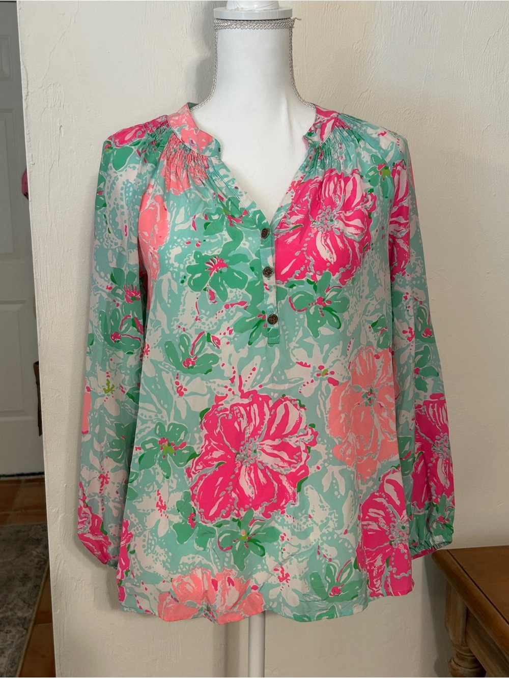 Lilly Pulitzer Floral V-Neck Blouse in Mint and Pink Size S